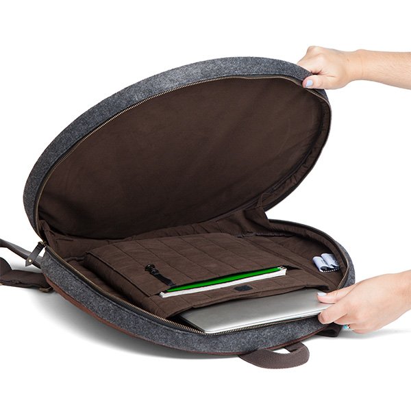 TOY_PEOPLE_NEWS's tweet photo. Game of Thrones Stark Shield Backpack
https://t.co/0s9D9Eikwv

#Thinkgeek #GameofThrones #Stark #HouseStark #Backpack #ShieldBackpack #HBO https://t.co/S40Q7TkDFF