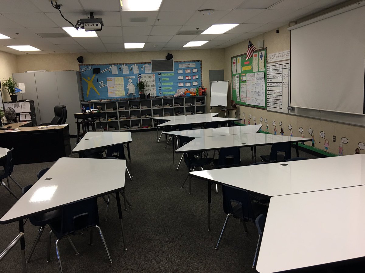 TripleCrownEl's tweet photo. New tables have arrived! TCE is learning in style! #TCEallmeansall #collaborativeseating @ValVerdeUSD @ValVerdeSupt https://t.co/A9sVMf9l2r