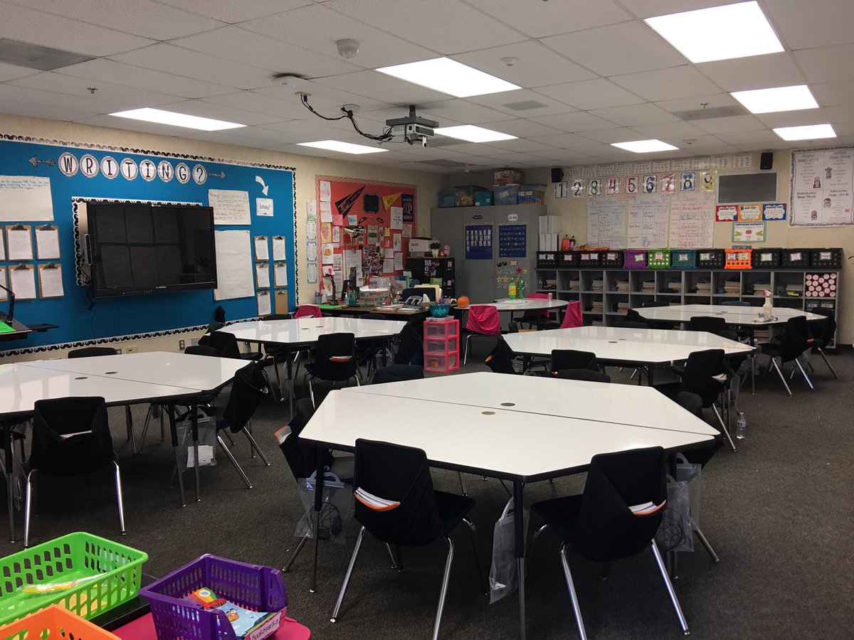 TripleCrownEl's tweet photo. New tables have arrived! TCE is learning in style! #TCEallmeansall #collaborativeseating @ValVerdeUSD @ValVerdeSupt https://t.co/A9sVMf9l2r