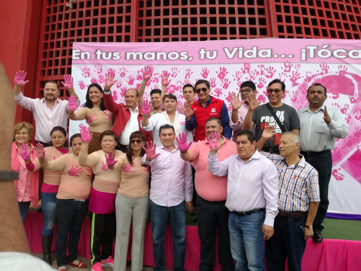 ManosUnidasMex's tweet photo. @alma_quiles volvió a reunir a más de 400 mujeres en el #DiaMundialdelCáncerdeMama en Nezahualcóyotl. https://t.co/XHjfdsADlT