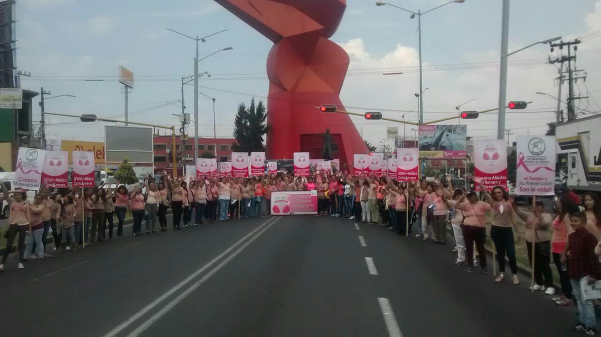 ManosUnidasMex's tweet photo. @alma_quiles volvió a reunir a más de 400 mujeres en el #DiaMundialdelCáncerdeMama en Nezahualcóyotl. https://t.co/XHjfdsADlT