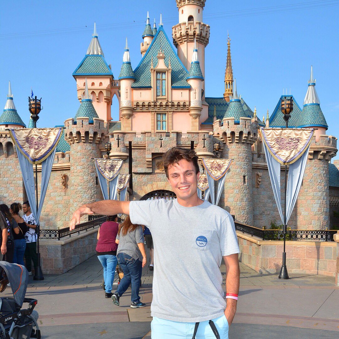 jlscott2015's tweet photo. Yay for 5th wheeling in Disneyland😍 @Marcustejeda21 too https://t.co/RyfqNMAnju