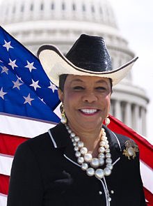 izzyjsmom's tweet photo. Wear pearls with a white brimmed cowboy hat to make your yellow teeth look white  #FredericasHelpfulHints https://t.co/LUkXKmAVw0