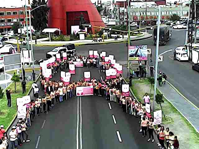 ManosUnidasMex's tweet photo. @alma_quiles "En tus manos, tu vida... ¡Tocate!
#DiaMundialdelCancerdeMama https://t.co/glTQ67WrjX