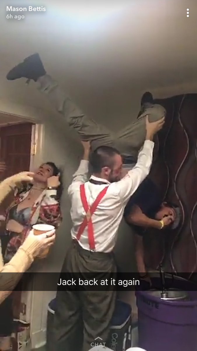 LambertMason's tweet photo. When @JackHavard1 tries tweeting words of wisdom jus know he held him own self up while doing a keg stand https://t.co/xjmbxNssfk