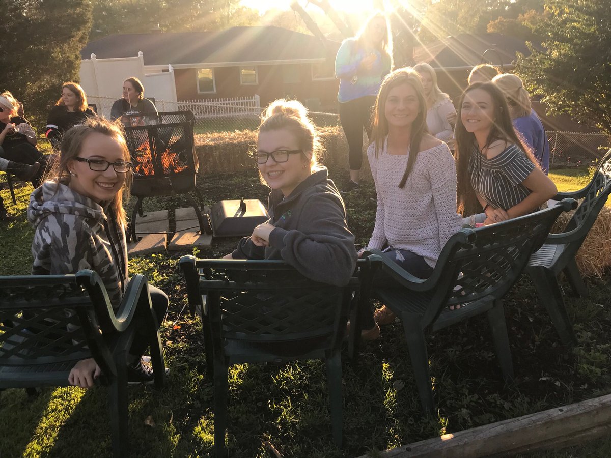 deltazetanku's tweet photo. We love spending time with our sisters, especially around a campfire 💗🔥🌲🌙 #DZKB https://t.co/oILUS0foS0