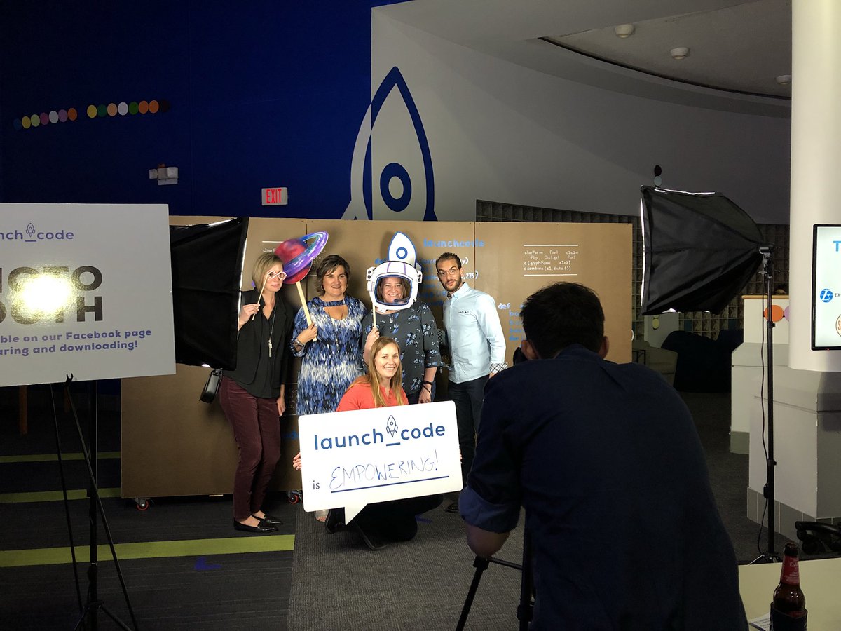 launchcode's tweet photo. We had an AMAZING time at #GeekGala17 tonight! Thanks to all our amazing #LaunchCoders, staff, mentors, company partners, donors and supporters โ we truly couldnโt do any of this work without you. #LaunchCodeForLife #GeekGala #TechJobs #tech #party #STL @jmaz https://t.co/6KwIagAuk6