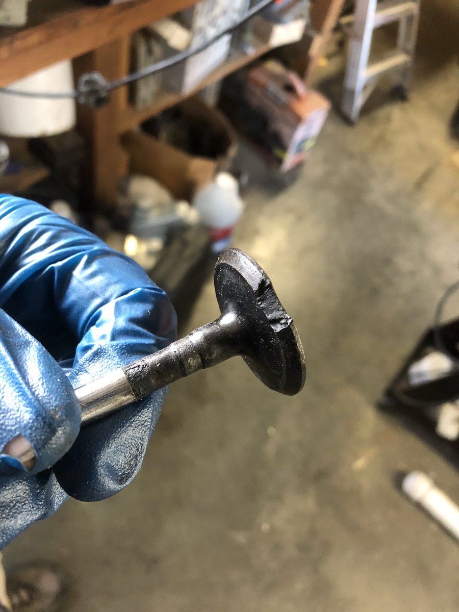 fosterthekitten's tweet photo. @ASavageNation 22R TOYOTA TEARDOWN-BURNT #4 EXHAUST VALVE😭 https://t.co/xL1uQK8uRQ