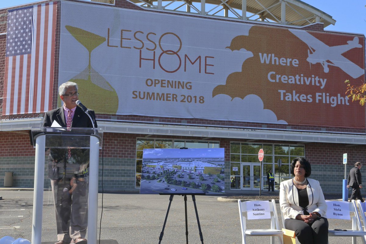 AnthonyJSantino's tweet photo. .@NasrinGAhmad & I welcomed #LessoHome to @HempsteadTown's #SourceMall. $25 mil investment = massive building renovation, new tenants & jobs https://t.co/VbQVhhM5S5
