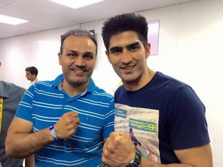 boxervijender's tweet photo. तने खेलना छोड़ दिया हमने देखना छोड़ दिया ना वो भी जमाना था जिब भाई की बैटिंग ट्रैक्टर की बैटरी धरके देखा करते
HappyBirthday @virendersehwag https://t.co/VQLLEg2W9M