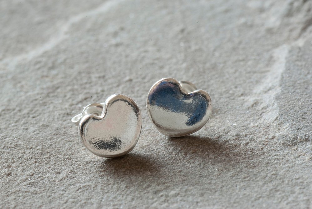 SilverSculptor's tweet photo. Delicate Sterling Silver Heart Stud Earrings, Heart Earri… https://t.co/CL7Z6SRN4r #SilverSculptor #TinyStudEarrings https://t.co/sNnNnDhFpa