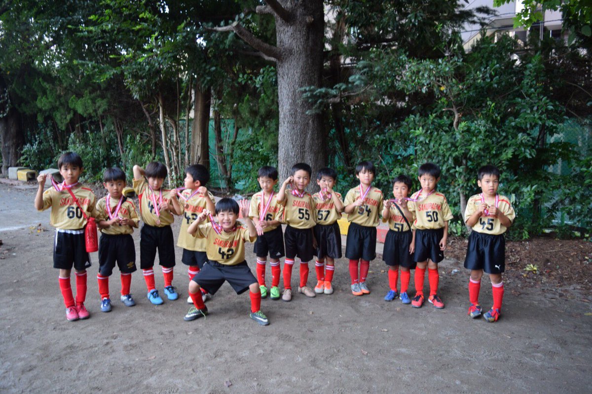 Yuta Baba 板橋区のサッカー大会 地元で自分が所属していた桜川scの試合 3位でメダル獲得 高島平サッカー場が懐かしかったです 子供達と一緒に写真とりました T Co Qbttyjyiqm Twitter