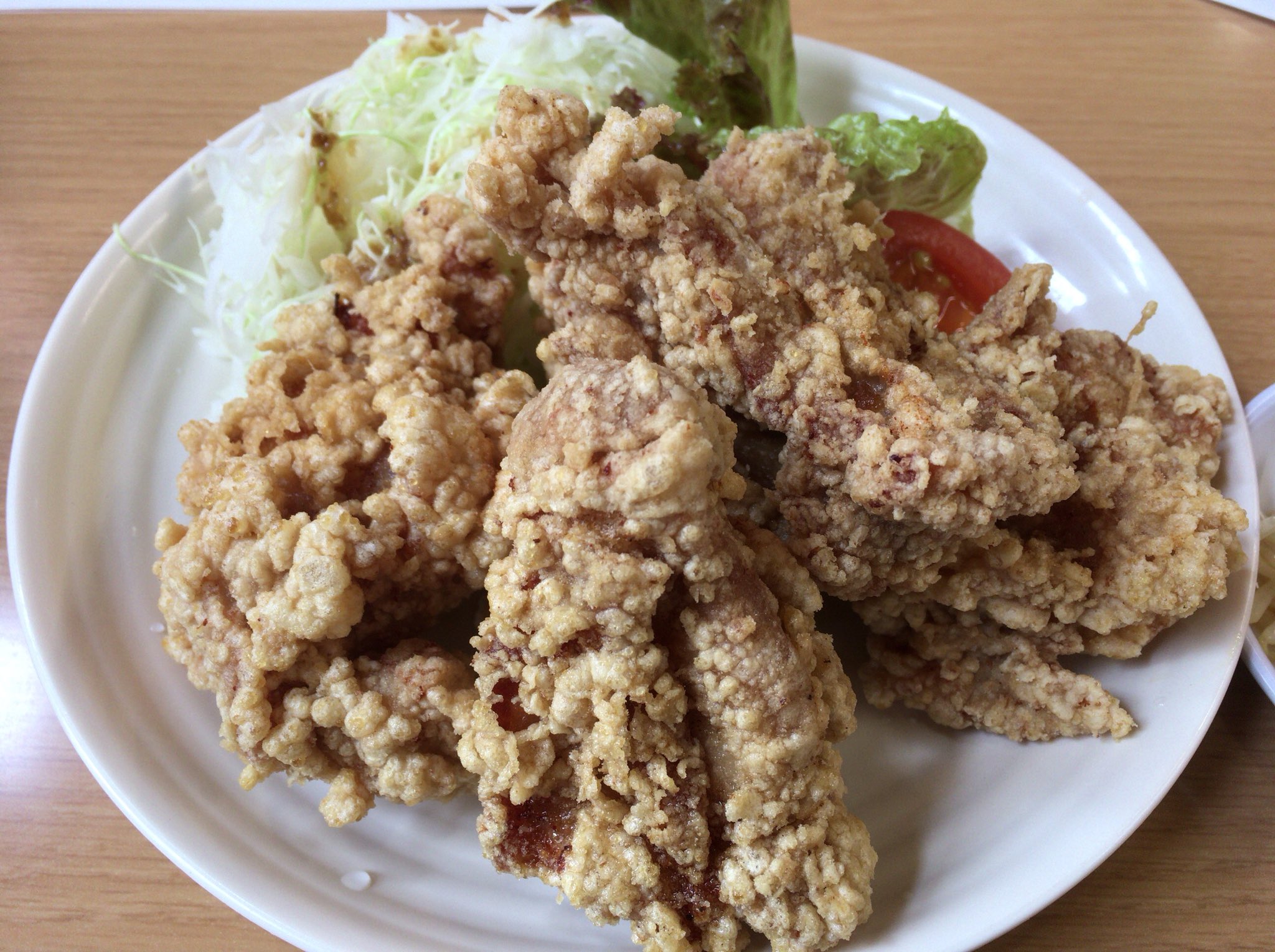 湖 国 てっぺん 南草津 からあげ定食 からあげは拳位大きなサイズが5個 外はカリッと中はジュワッと甘めな味付けで個人的には とても中毒性が高くて旨かった 湖 国 てっぺん 南草津 からあげ定食 からあげは拳位大きなサイズが5個 外はカリッと中はジュワッと甘めな味付けで個人的には とても中毒性が高くて旨かった