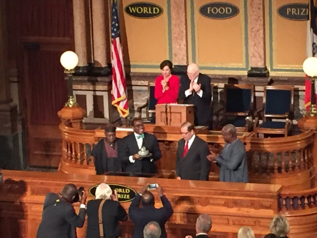 thenextnormOH's tweet photo. Dr. Adesina accepting the 2017 World Food Prize with his award money going to fund youth education in Africa. #FoodPrize17 https://t.co/euff4xoaB7