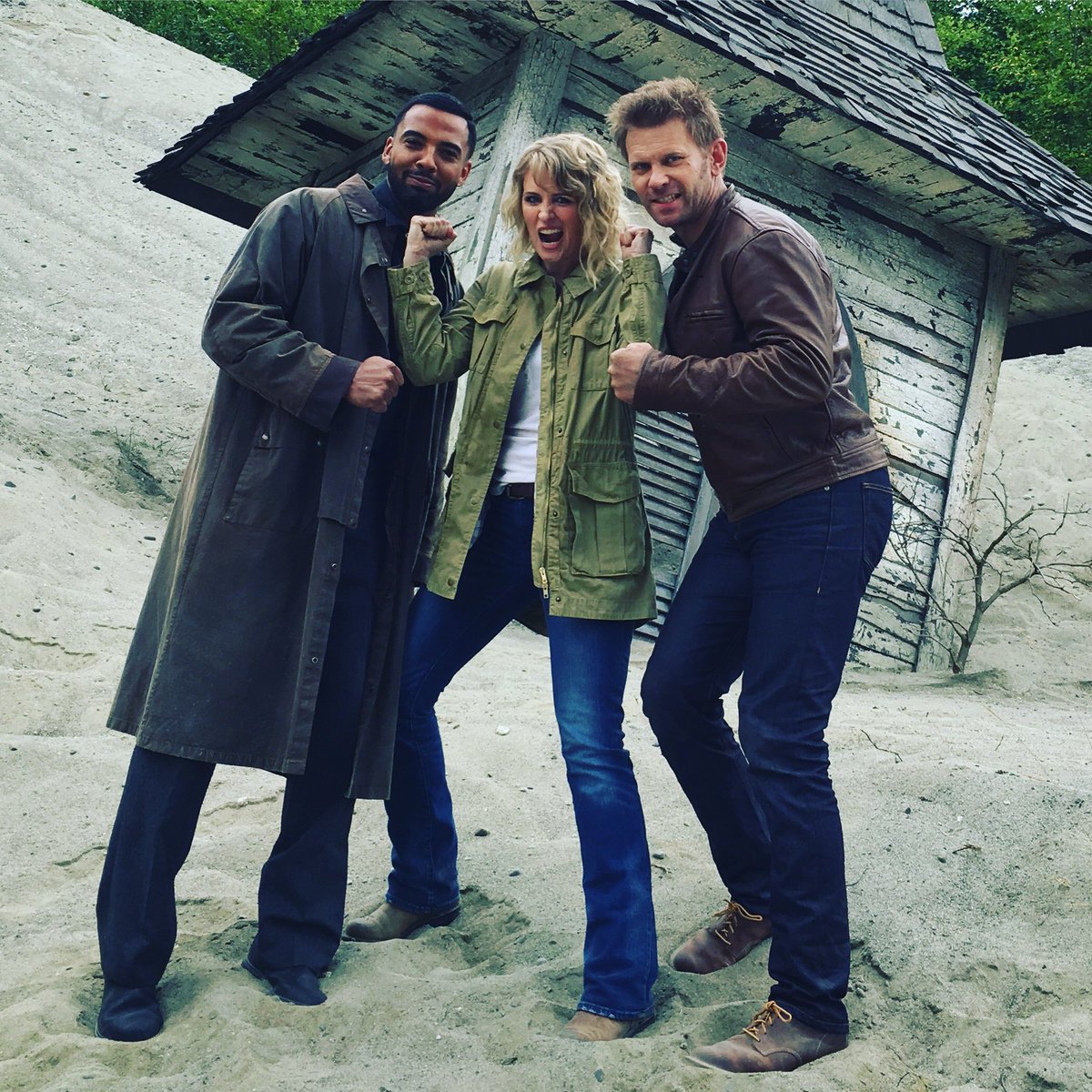 SamSmithTweets's tweet photo. How the fight in the AU really ended. #SPN @MarkRPellegrino @ChristianKeyes https://t.co/xim2ViU0Xb