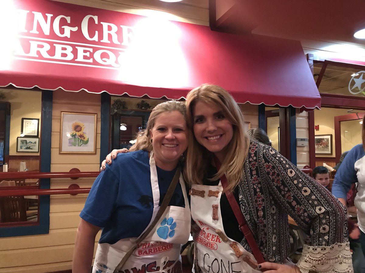 DurhamKRay01's tweet photo. What a fun evening! @BrysonElem Family Night @SpringCreekBBQ #EMSProud #OurBobcatsDeserveIt https://t.co/V7kB2Fdk1s