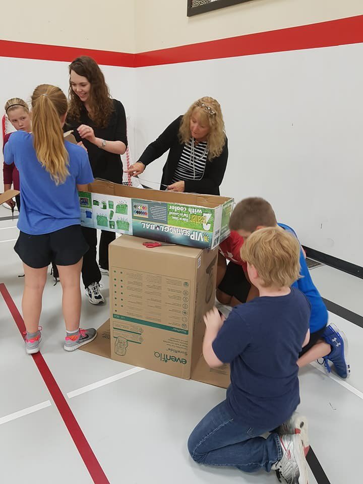 eyebrow_falcons's tweet photo. Duct tape carboard chairs. #handsonlearning #educationalchallenge https://t.co/DyFmOdV9EX