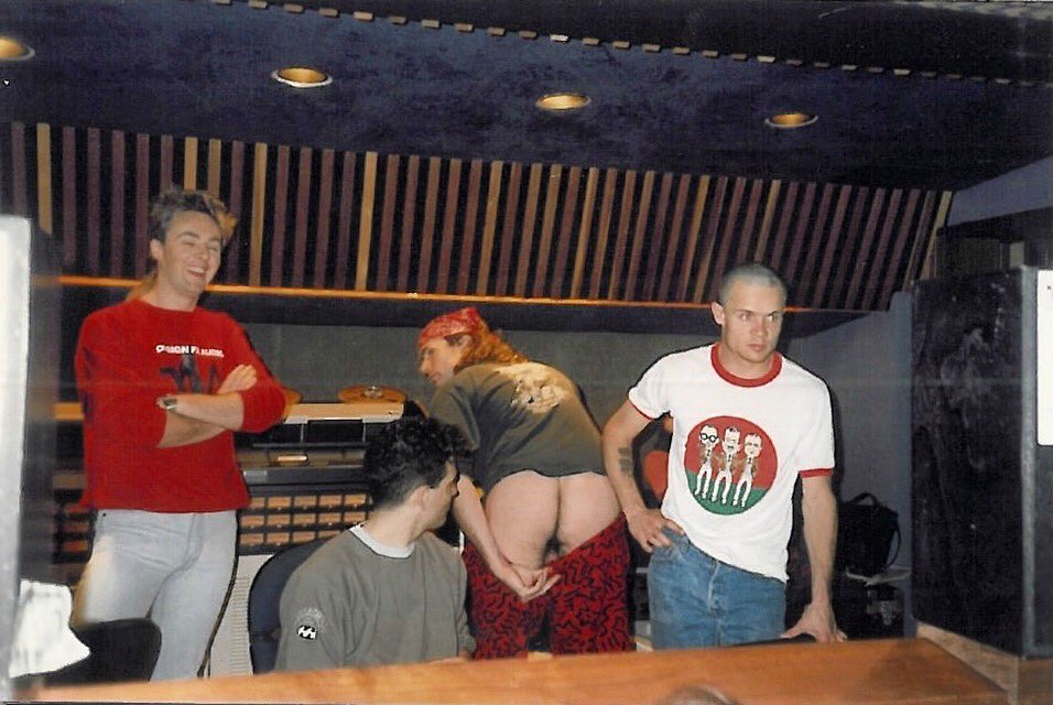 RHCPNetherlands's tweet photo. Ocean Way Studio's Los Angeles 🇺🇸 1988/1989 Recording the album: "Mothers Milk"  #redhotchilipeppers #RHCP #throwback https://t.co/Enw2dkFZIz