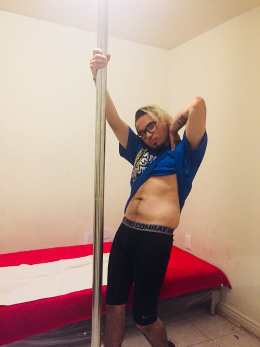 See Tyler live now > https://t.co/nOKweTiW26  @retweet_centre @TwinkPornStars @Retweets @PromoteRetweets