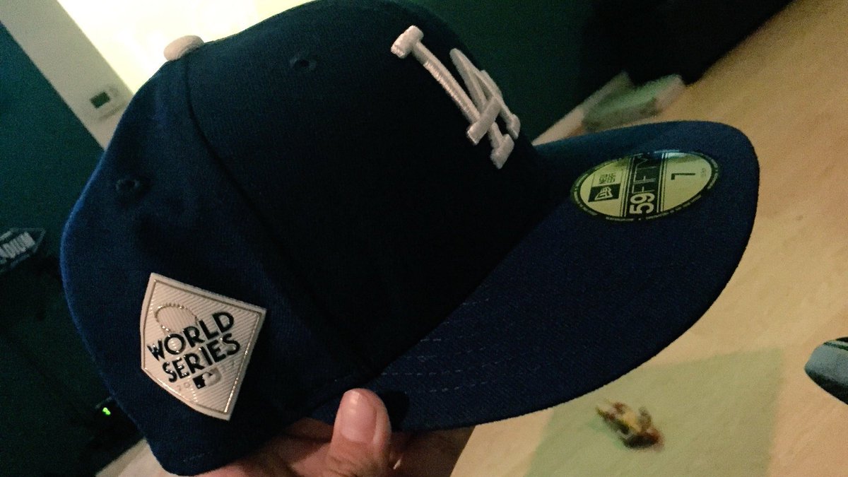 veeemoneyy's tweet photo. Shoutout to @lids 😭😭😭🙌🏻🙌🏻🙌🏻 #ThisTeam https://t.co/DCYijPOM6V