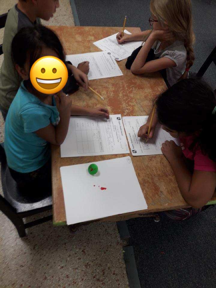 SamHoustonEP's tweet photo. 2nd Gr. Force &amp; Motion: Spinning Top Pattern Lesson with Paint. Wow! ❤️🦅 @AmandaKingman1 @banda_sv @CrissingerCarla https://t.co/BMqUMzeABR