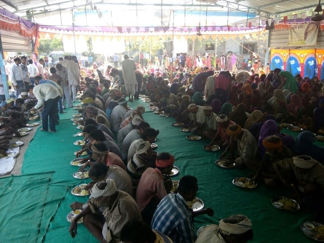 jitender_regar's tweet photo. @shivanishav @DVSBJP @Rao_InderjitS Pujay Bapuji K Dvara Kiye Ja Rahe Seva Karay Sabhi K Liye Preranasrot ! #DiwaliSevaForNeedy https://t.co/K98V2COKe6