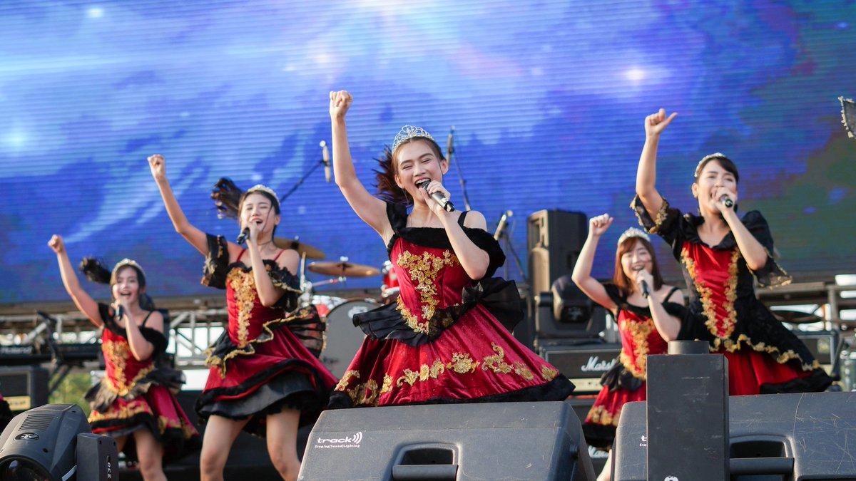 Semangat yaaaa para kaum adam jumat'annyaaa 😄 ~ @melodyJKT48