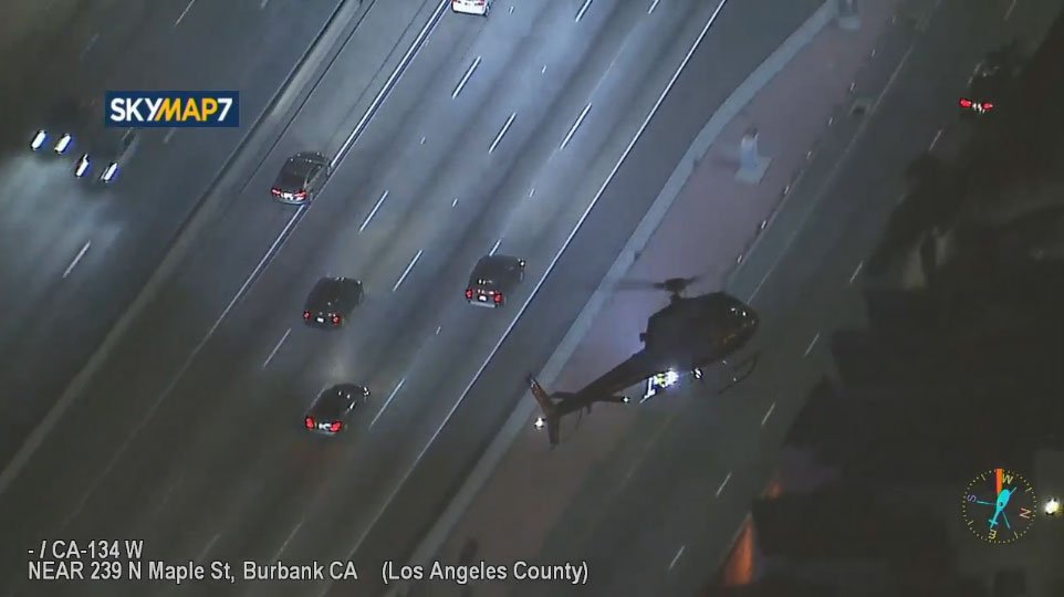 ABC7's tweet photo. #CHASE Suspect driving at high speeds on WB 134 Fwy in Burbank area https://t.co/TxMSbTKVFr https://t.co/cM5GyPOtHc