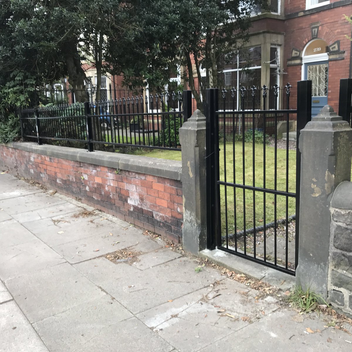 ColourfenceBL's tweet photo. #Colourfence we not only install garden fencing we install railings #ColourRail by #ColourfenceBolton 01204 819069 https://t.co/tjXYcMvosY