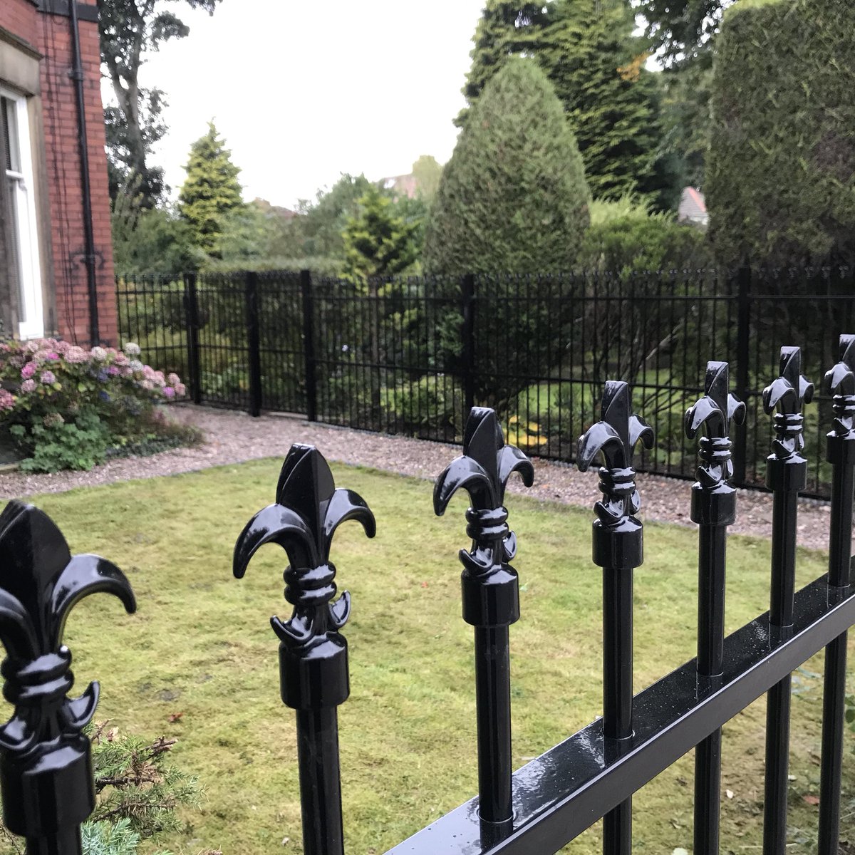 ColourfenceBL's tweet photo. #Colourfence we not only install garden fencing we install railings #ColourRail by #ColourfenceBolton 01204 819069 https://t.co/tjXYcMvosY