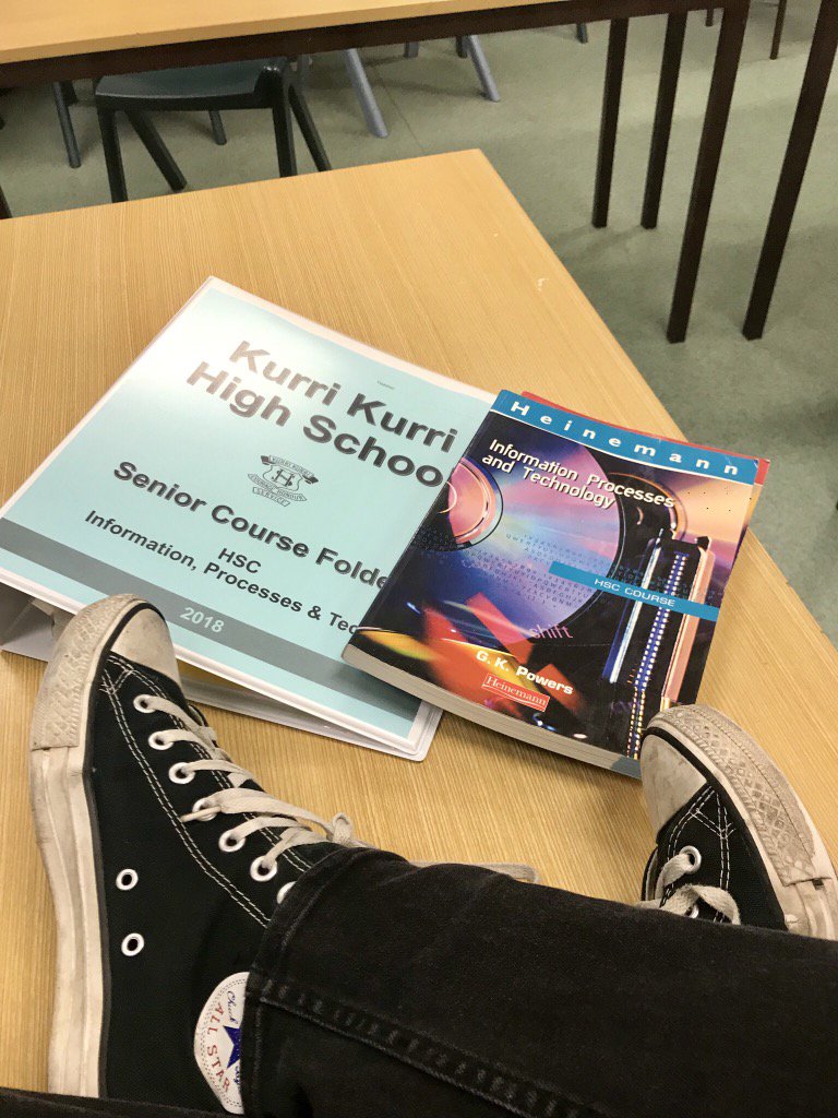 kkhsrenno's tweet photo. Raced back to school after #projectNEST17 to teach my Year 12 IPT class in some slightly more comfortable footwear https://t.co/uoIJF8Isyq