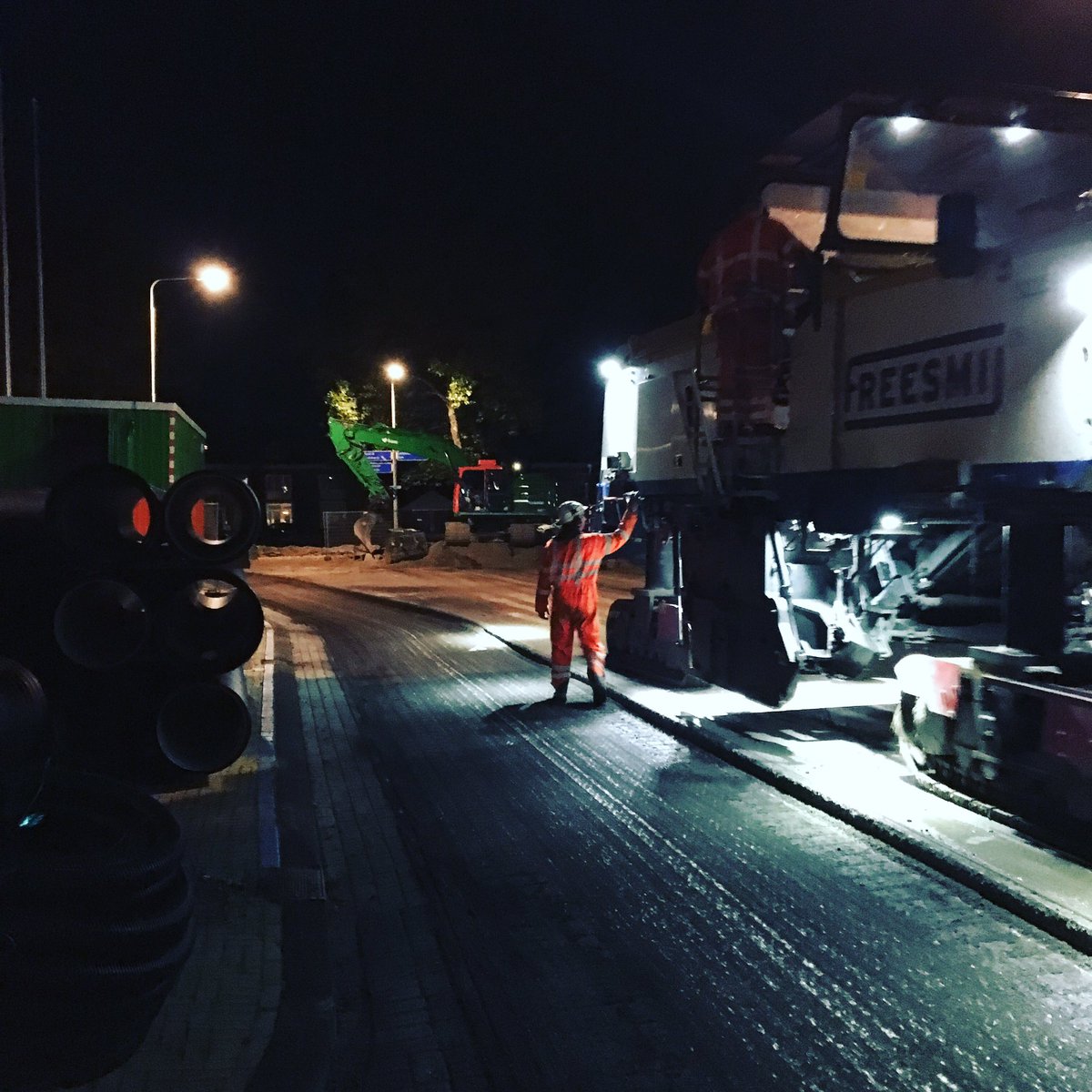 Maartenb86's tweet photo. Fase 2 van project 'herinrichting Onder de Toren/Espelerlaan in Emmeloord! @BAMInfra_nl @Freesmij https://t.co/usebNcTW3H