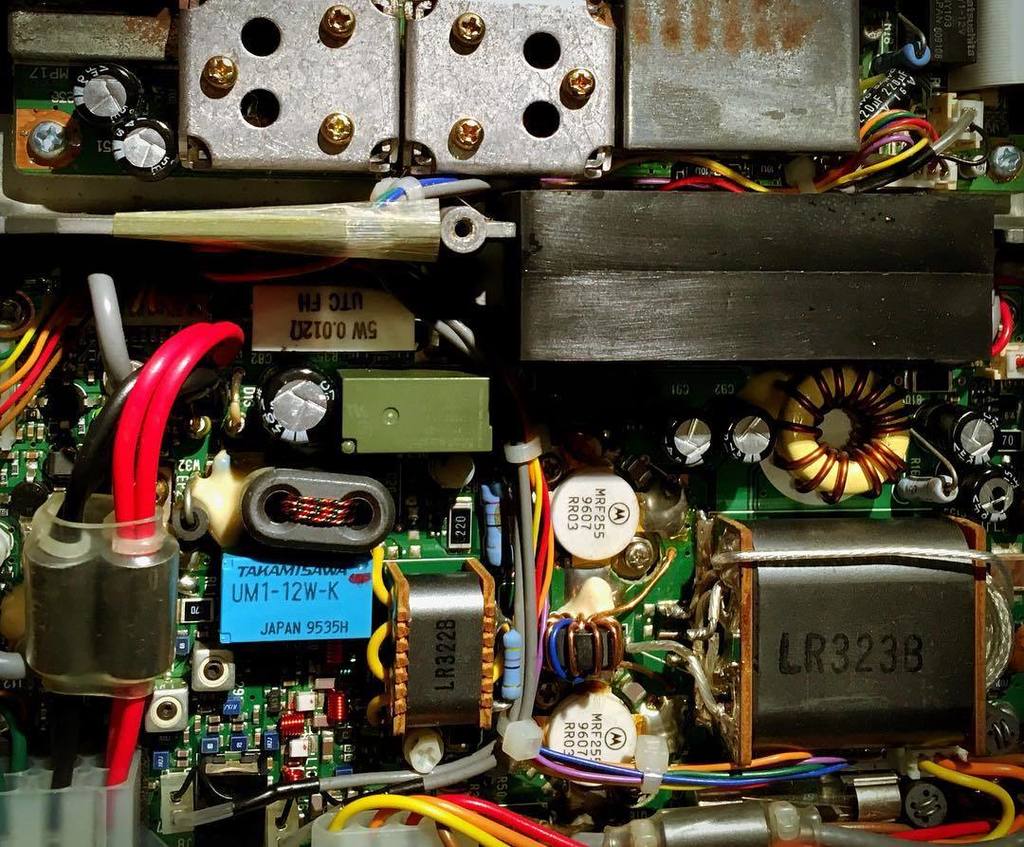 JoshMurray's tweet image. Inside my super-bargain-of-the-century #icom #ic706 #hamr #hamradio #amateurradio