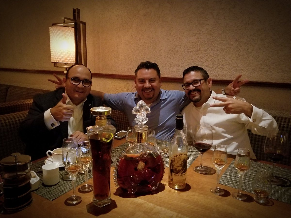 CraftsteakLV's tweet photo. @LatinoDecisions @tomcolicchio  Thanks for joining us 2nite and "crafting your flight"! #pappy15 #LouisXIII #MacReflexion  #eatatmgm https://t.co/wS4ex7coY1