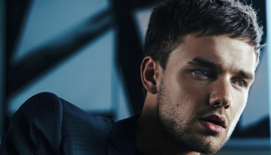 Crazy4LiamPayne's tweet photo. liam has killed all us #liamfans am i right #BedroomFloor https://t.co/HxJAESvPkV