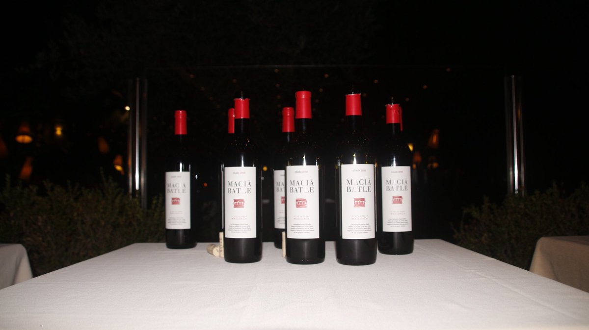McaFeelings's tweet photo. Gracias a #maciàBatle nuevamente por su apoyo y grandes vinos #mallorcafeelings @PortblueHotels @OK_RentaCar #maciabatle #RafaSanchez https://t.co/eumUiVTfaz
