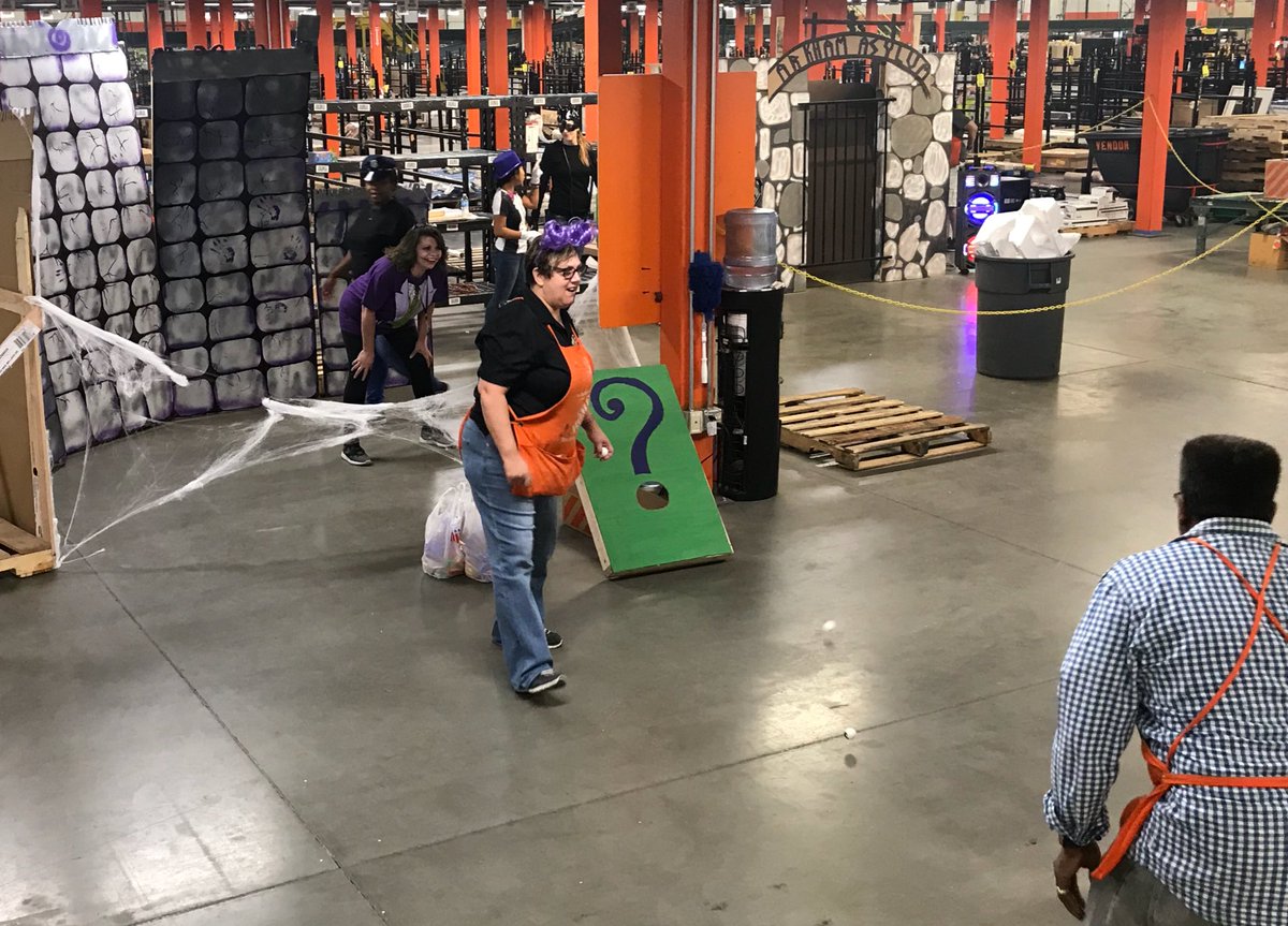 Hats off to <a href="/bransteb/">Brandon Steblek</a> <a href="/RobWoelfel/">Roberto</a> and Mary Piper for an awesome Batman #APAwareness. Very entertaining and educational:) well done guys!!!!!