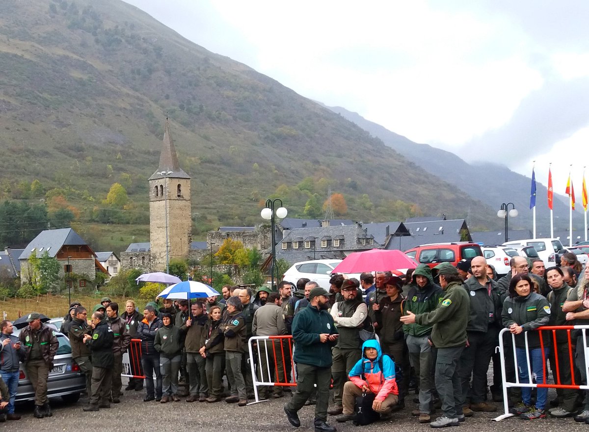 Los agentes que han logrado ir a Viella no se han olvidado ni un momento de TODOS los que no habéis podido acudir. Porque NO SOBRA NADIE 👥=💪