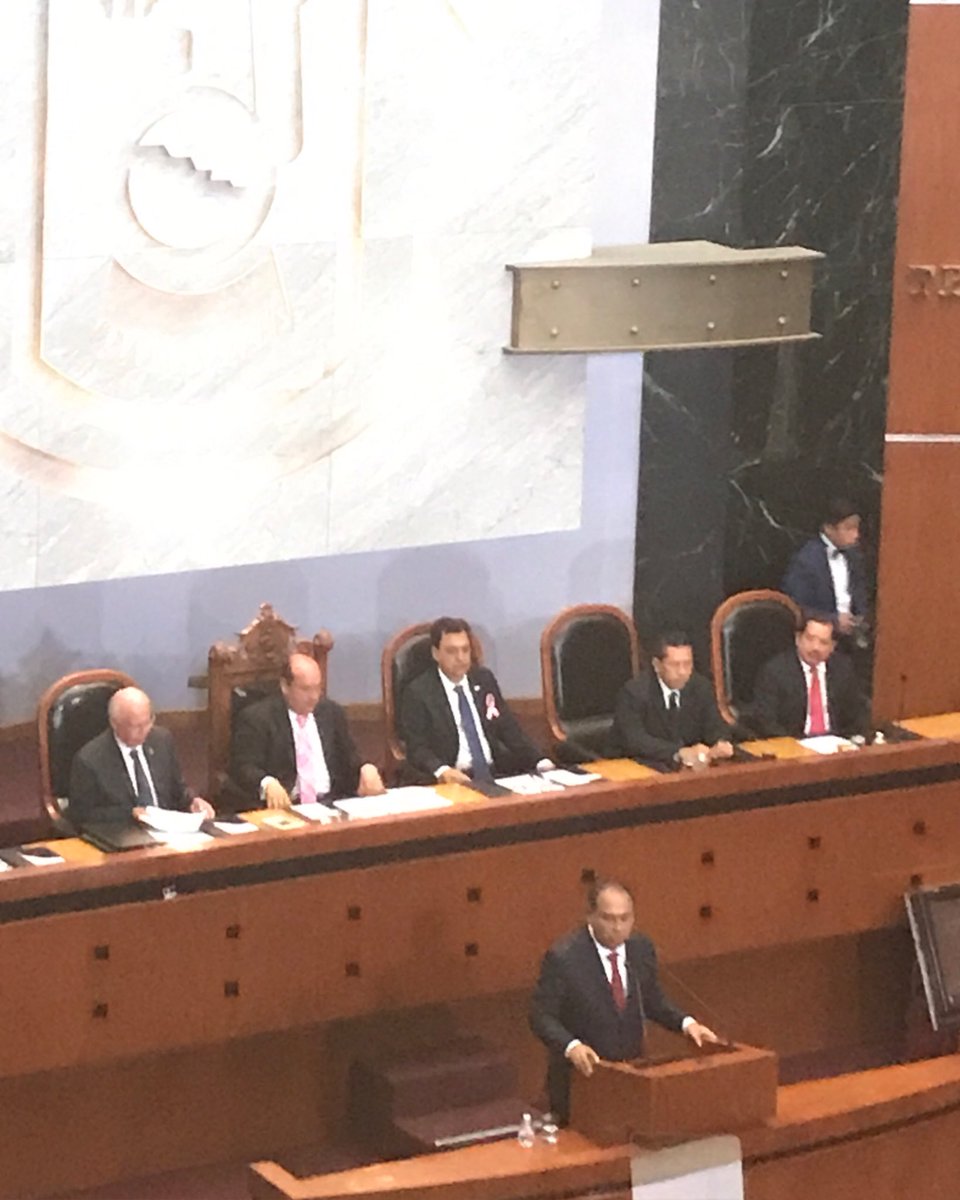 NotariosGro's tweet photo. Las y los @NotariosGro felicitamos y reconocemos al Gob @HectorAstudillo por su #Astudillo2doInforme y seguiremos sumando por #Guerrero https://t.co/jf2NggKtK7