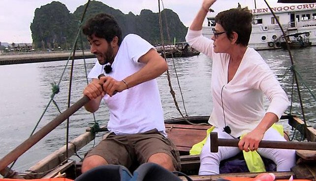 corinnesclery's tweet photo. Le #Donne non si toccano neanche con un dito. Con gli uomini si usa tutta la mano! #IMBESCILLE #GFvip #gfvip2 https://t.co/6sePGwi1Wa