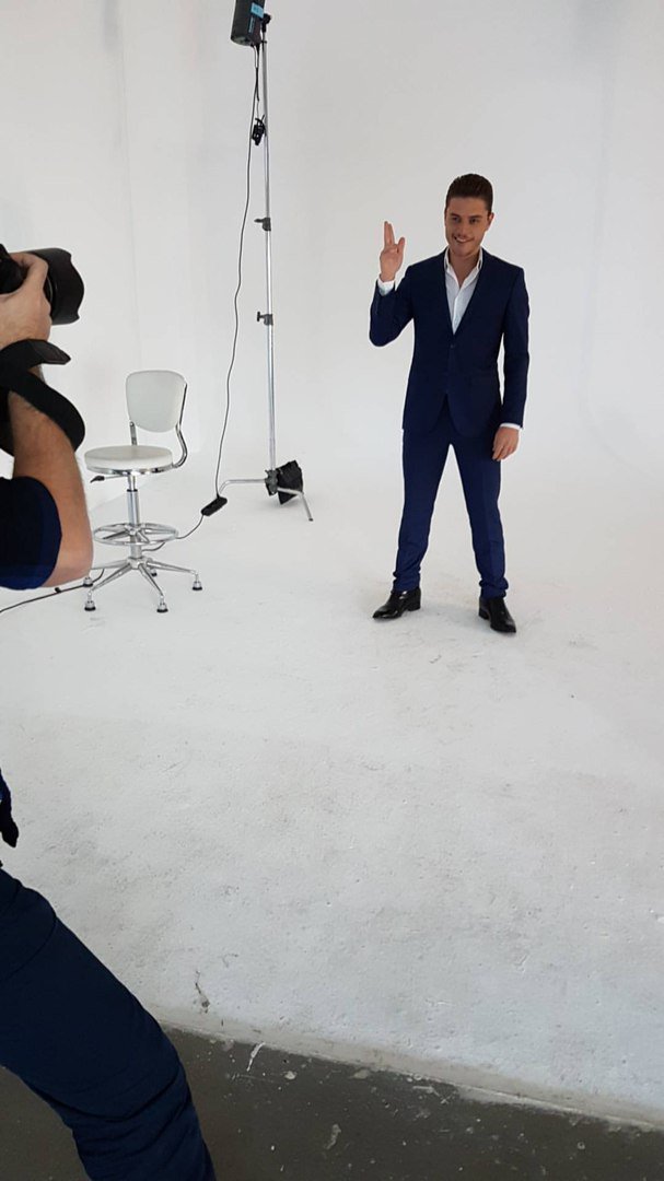 aliburakcworld's tweet photo. Ali Burak Ceylan fotoğraf çekimlerinden kamera arkası görüntüleri 📷 @aliburakceylan  #aliburakceylan #aliburak #kalpatisi https://t.co/nQ4sPhPjZR