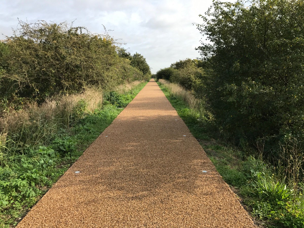 LBofBexley's tweet photo. Ridgeway path in Thamesmead has reopened after being closed for improvement work 🎉 https://t.co/Am8NkQOio5 https://t.co/nOtHXTfDvY