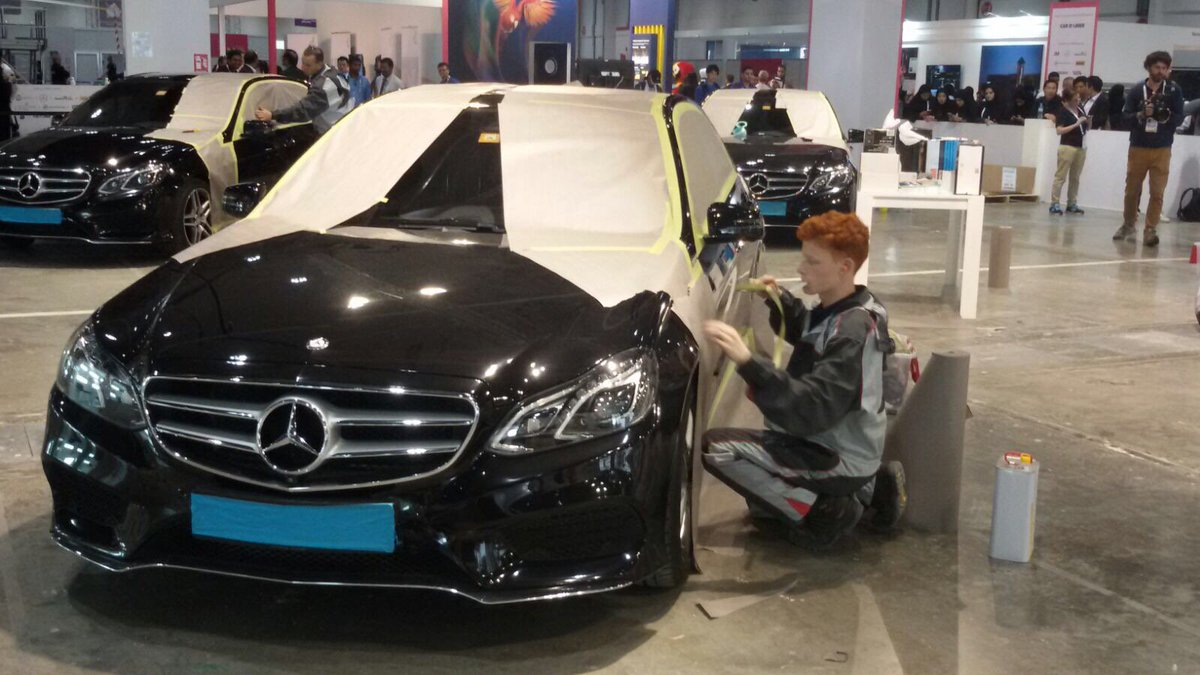 coleggwent's tweet photo. Silver for #WorldSkillsAbuDhabi2017 #CarPainting competitor Daryl Head &amp; #TeamUK CG Lecturer Rich Wheeler 🥈🚘👏 https://t.co/kUtwB1kGgV #Wales https://t.co/50PIXceREI