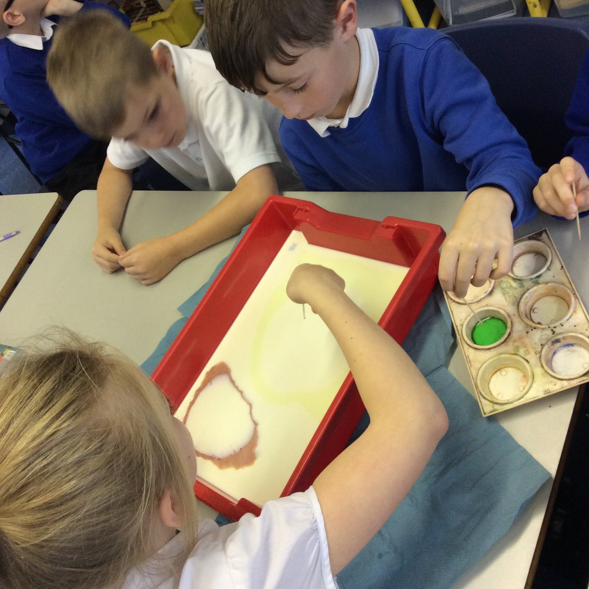 class_chestnut's tweet photo. Having a fun Science day! https://t.co/osW45cZOoH