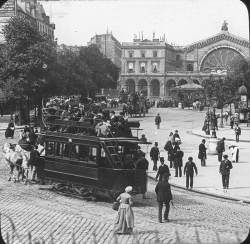 ParisAMDParis's tweet photo. Tramway à cheval de la Gare de l' Est Paris 1899 https://t.co/Ptx54288vS