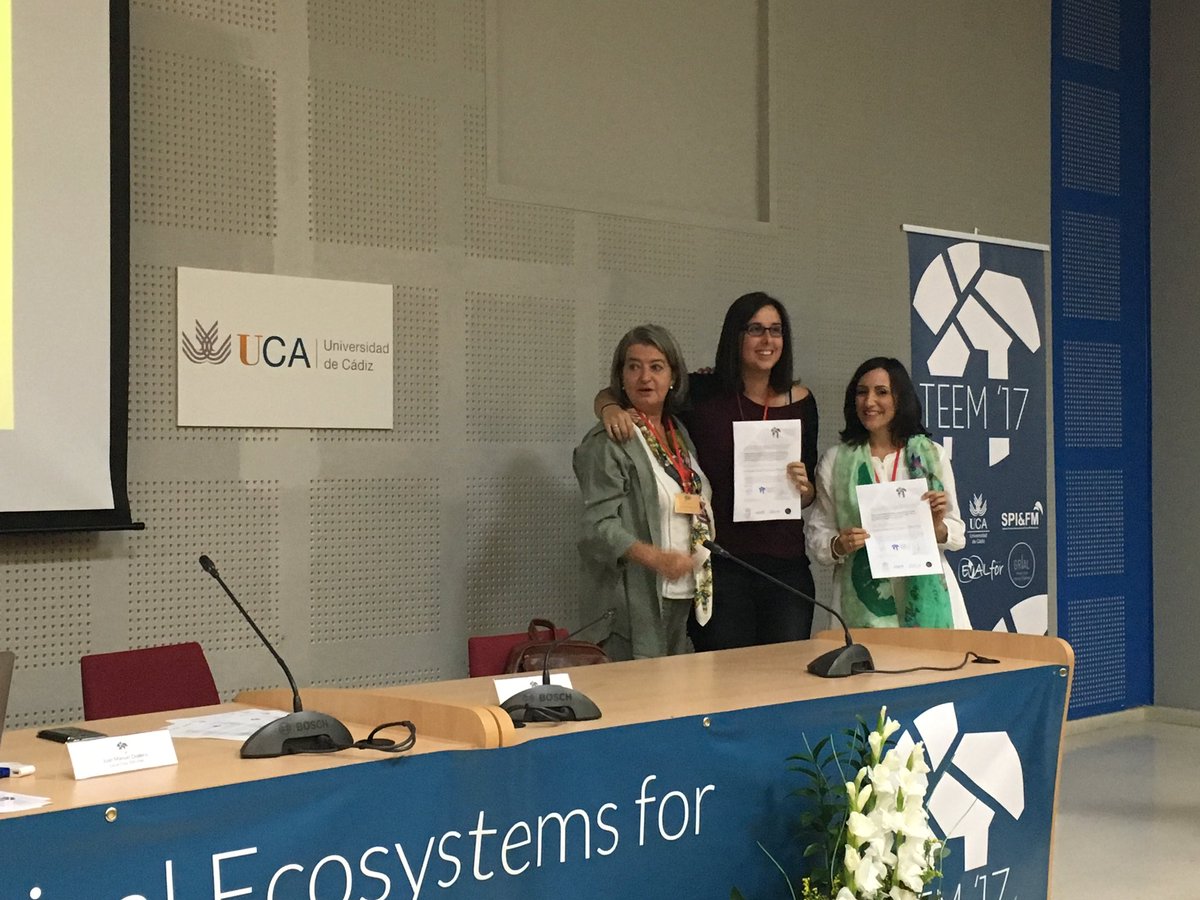 PhDEducationKS's tweet photo. Varios miembros del doctorado premiados en #TEEM2017 como mejores papers en sus tracks!!! Iñigo Guerrero y Adriana Gamazo 🎉 https://t.co/PuhrkBGx9b
