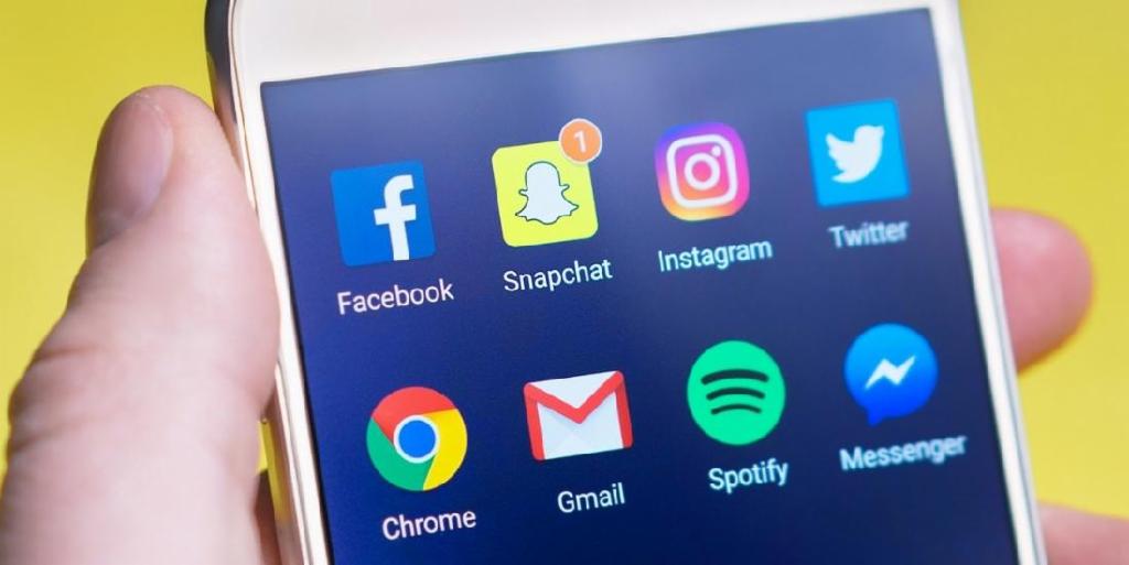 Emarketing_fr's tweet photo. #Facebook, Insta, #Snapchat: quelles contreparties pour leur gratuité? @adwise_research @NorstatGroup https://t.co/ORzjLym4cC https://t.co/OsCGN0LY4o