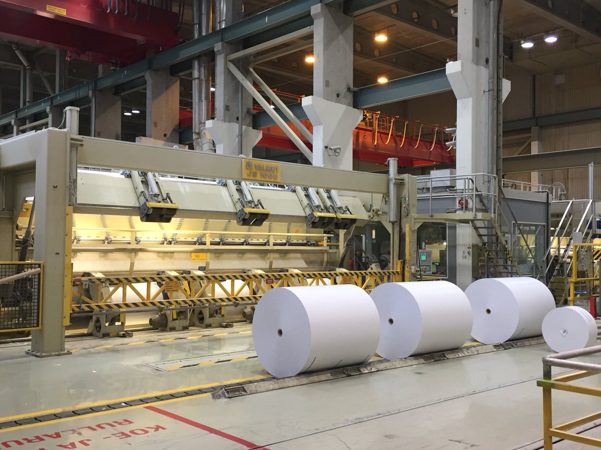 HHenriksson's tweet photo. Snowy visit to #Veitsilouto mill today. Copy paper and magazine paper in production! #storaensoworld @storaenso https://t.co/gNJTIOZHYu