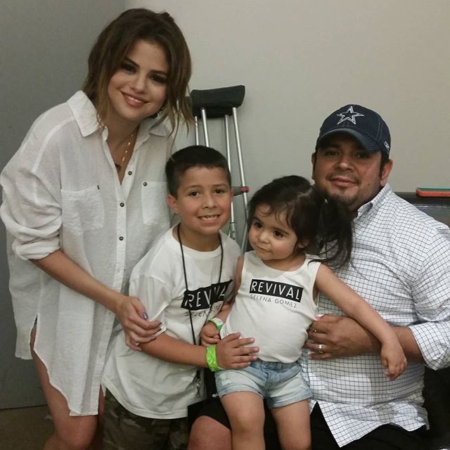 SelGomezLts's tweet photo. fam is always the most important ♥ https://t.co/U8okVM8h1h