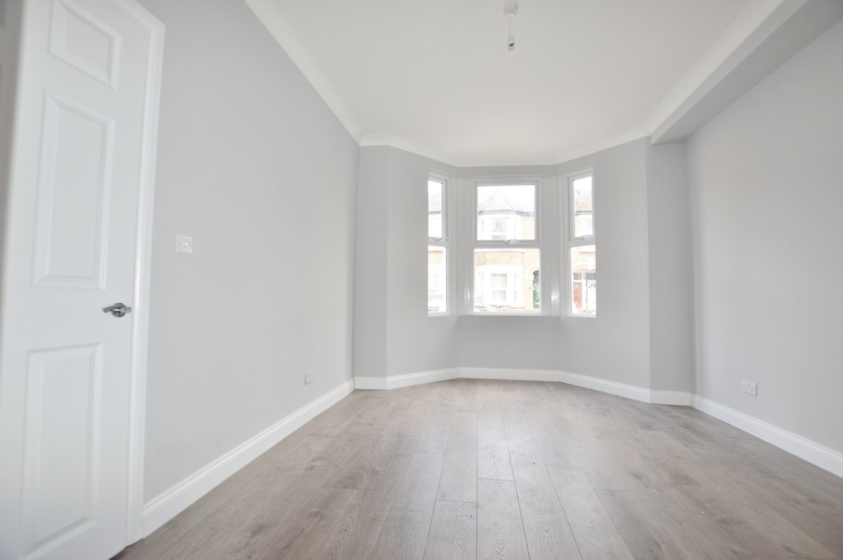 HuntersPlaistow's tweet photo. 2 BED PERIOD FLAT- Located excellently for Stratford tube station and Westfield Shopping Centre in close proximity. https://t.co/QdzML3o3i9 https://t.co/qlNLh8W1Jb
